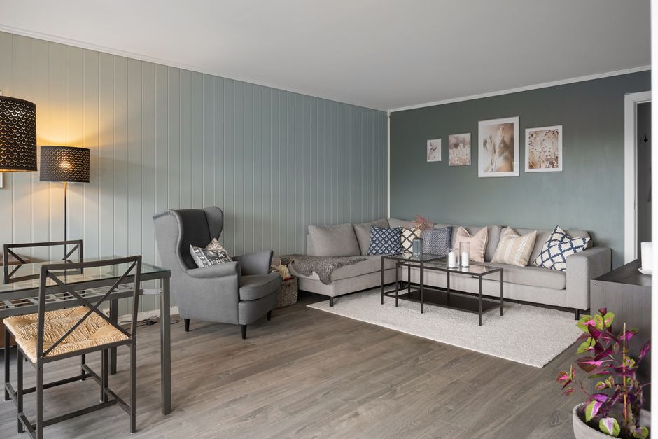 Thomson 3-Bedroom HDB For Sale — Living Room