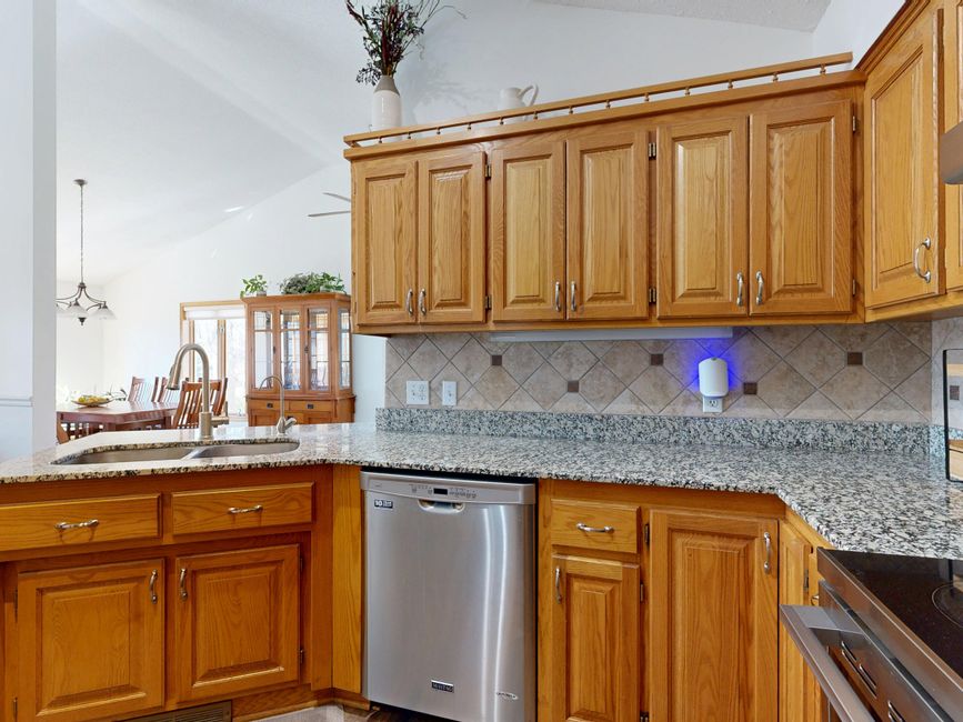 Pasir Ris 3-Bedroom HDB For Sale — Kitchen
