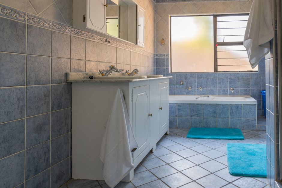 Woodlands 3-Bedroom HDB For Sale — Bathroom