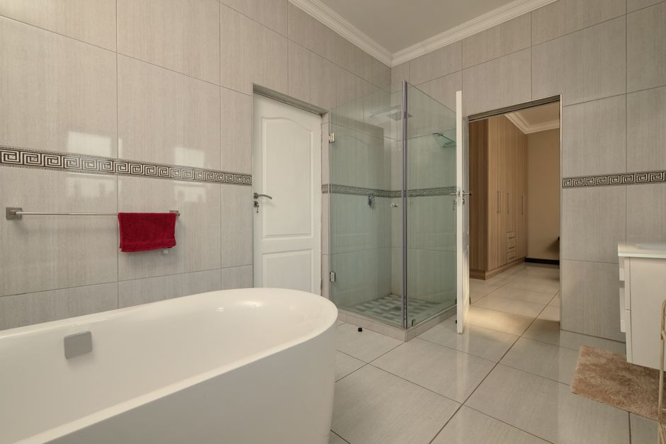 Bugis 3-Bedroom HDB For Sale — Bathroom