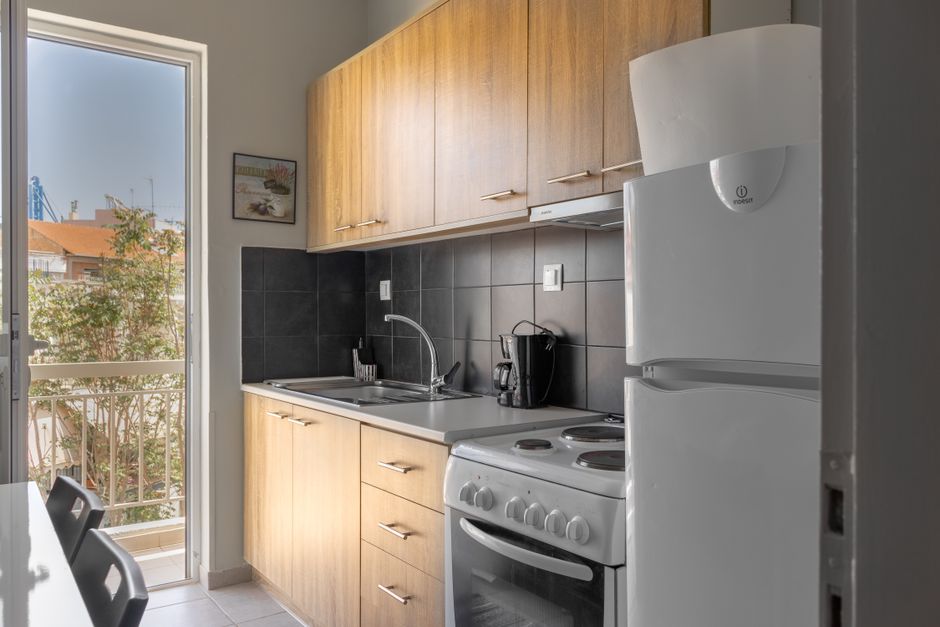 Loyang 3-Bedroom HDB For Sale — Kitchen