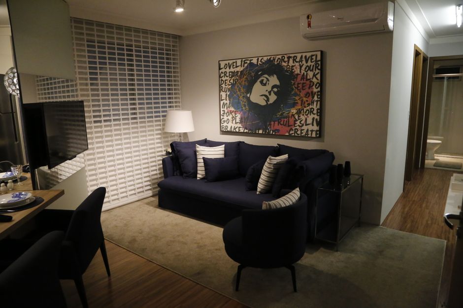 Buona Vista 3-Bedroom HDB For Sale — Living Room
