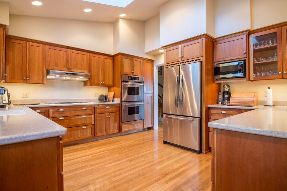 Vantage Loft 5-Bedroom Condominium For Sale — Kitchen