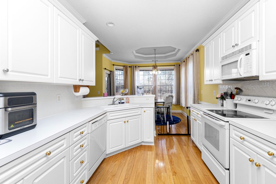 Hollancrest Gardens 2-Bedroom Condominium For Sale — Kitchen