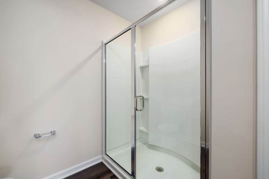 Bayshore Rivermark 1-Bedroom Condominium For Sale — Bathroom