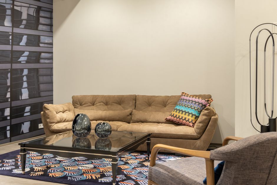 Rivermark Gardens 1-Bedroom Condominium For Sale — Living Room