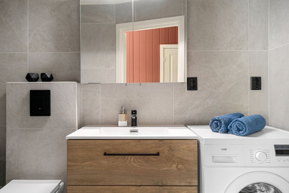 Vantage Collection 4-Bedroom Condominium For Sale — Bathroom