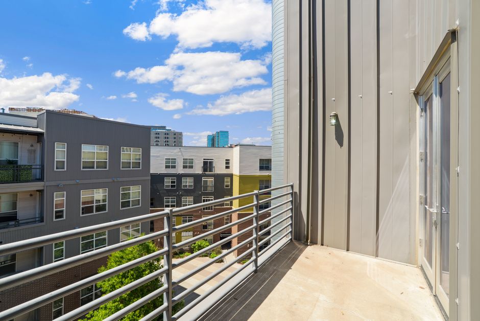 Avenue Marigold 3-Bedroom Condominium For Sale