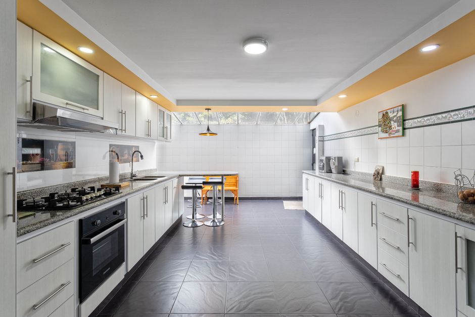 Avenue Marigold 3-Bedroom Condominium For Sale — Kitchen