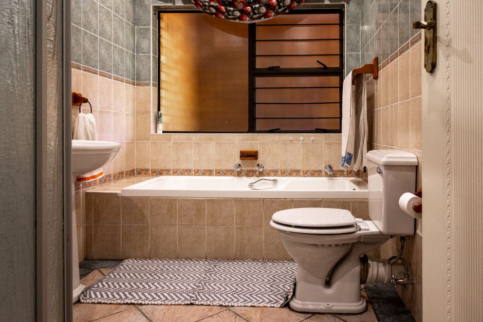 Park Westmere 1-Bedroom Condominium For Sale — Bathroom
