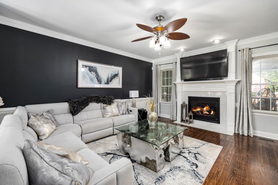 Park Rivermark Studio Condominium For Sale — Living Room