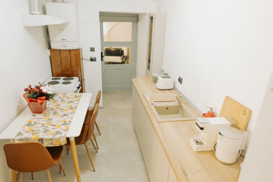 Mirage @ Jurong East 4-Bedroom Condominium For Sale — Kitchen