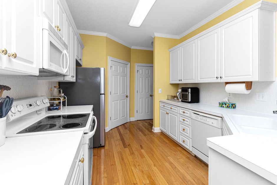 Meridian Gardens 4-Bedroom Condominium For Sale — Kitchen
