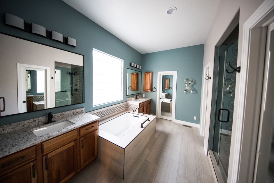 Meridian Gardens 4-Bedroom Condominium For Sale — Bathroom
