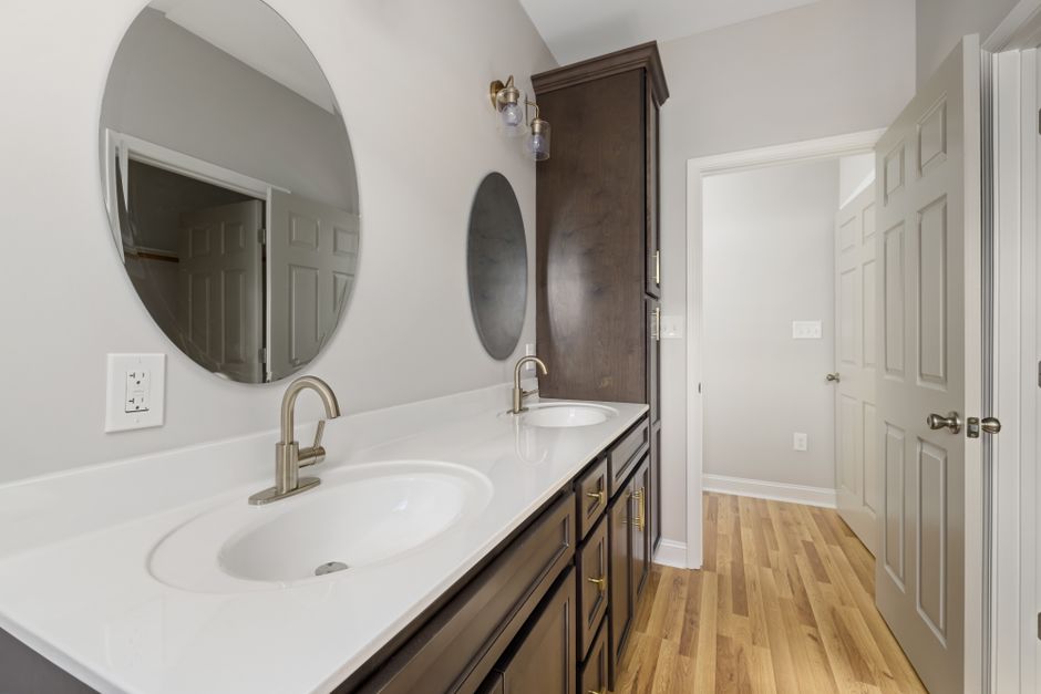 Meridian Grove 3-Bedroom Condominium For Sale — Bathroom