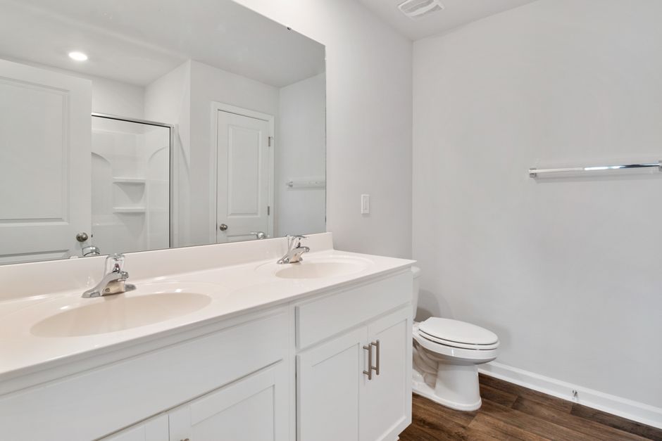 Clover Gardens 4-Bedroom Apartment For Sale — Bathroom