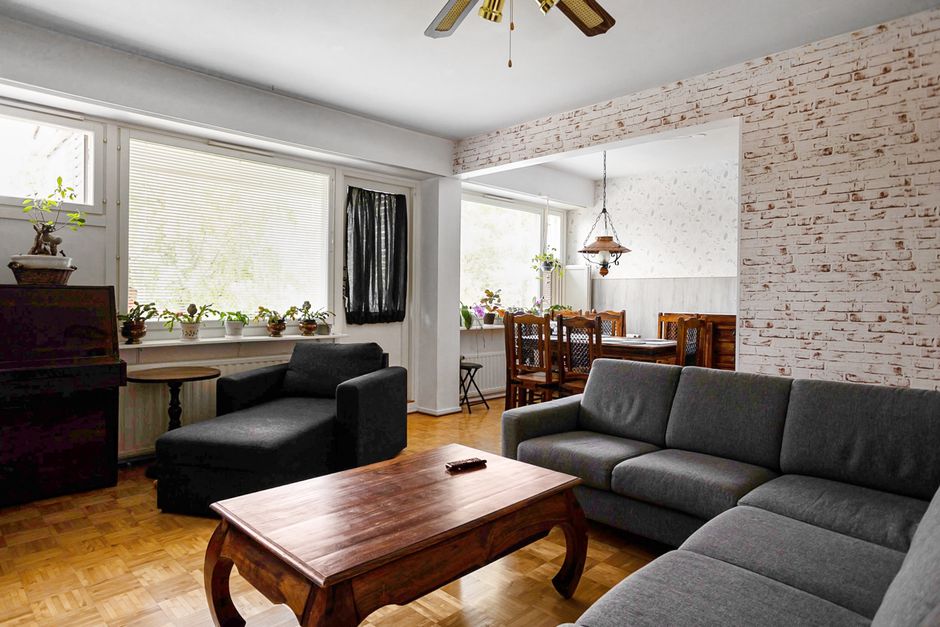 Riverfront Clover 2-Bedroom Apartment For Sale — Living Room