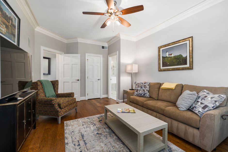 Bayshore Hollancrest 1-Bedroom Apartment For Sale — Living Room
