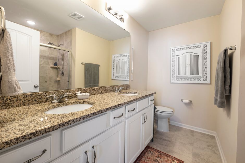 Hollancrest Heights 2-Bedroom EC For Sale — Bathroom