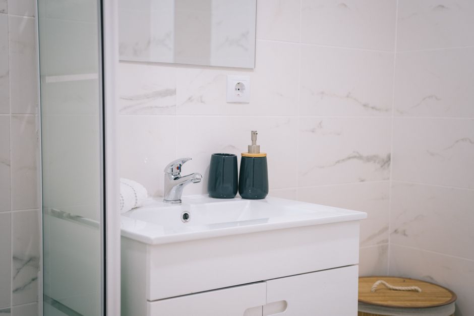 Avenue Aurelia 6-Bedroom Terrace For Sale — Bathroom