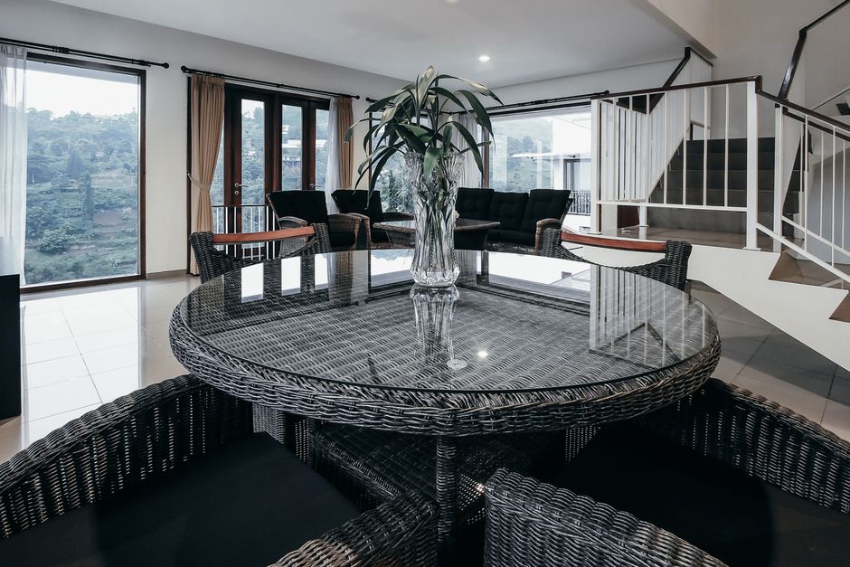 Park Camberly 6-Bedroom Terrace For Sale — Living Room