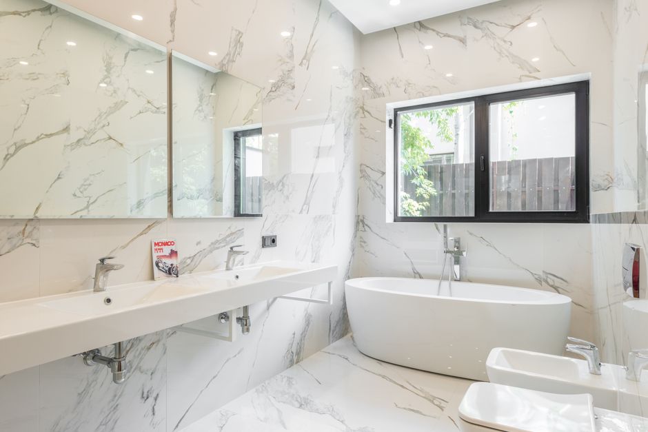 Grand Mirage Commercial For Sale — Bathroom